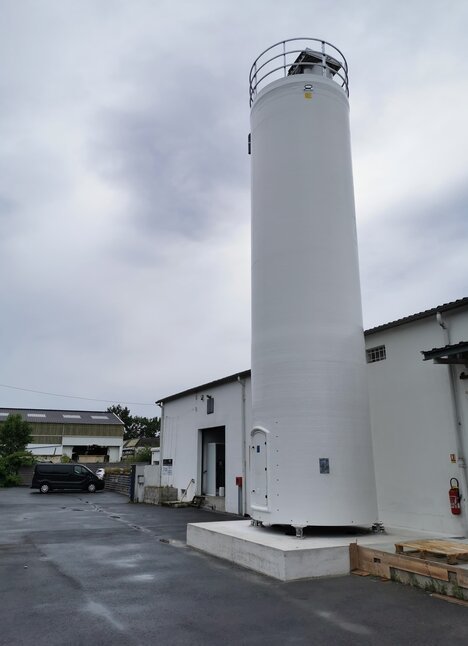 Composite silo with high thermal insulation