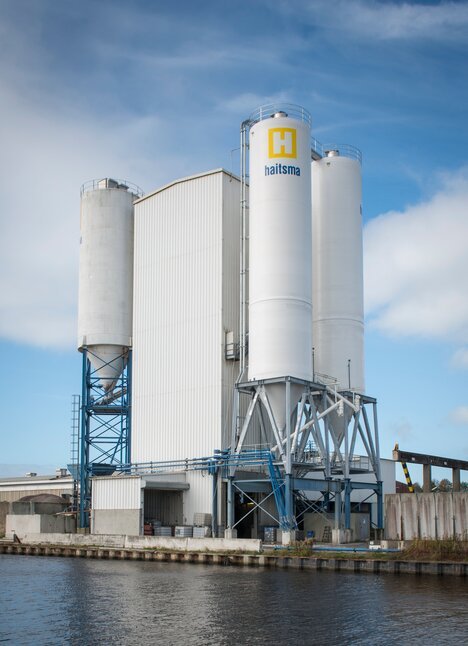 Construction storage tanks