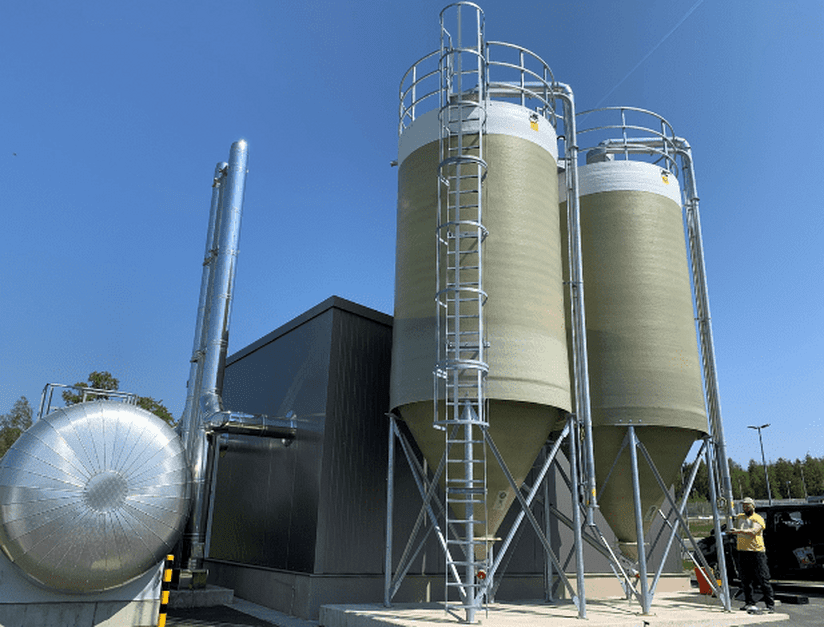 Stockage de granulés de bois dans des silos composites M.I.P. Group — free download